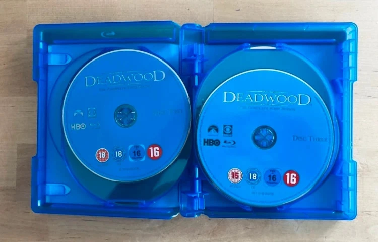 Coffret Blu-ray integrale serie Deadwood. – photo 3